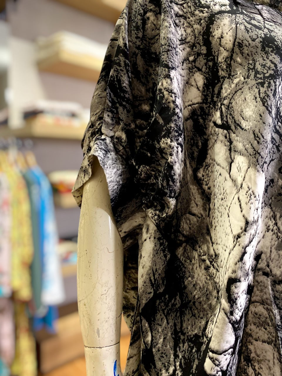 Bold Print Hi-Low Tunic Shirts | Contemporary Oversized Blouse Collection (9003)