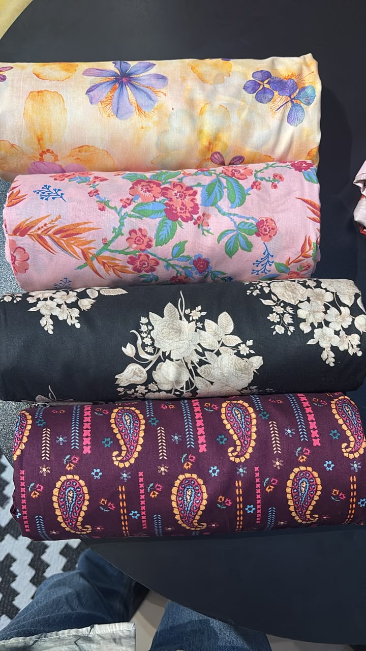 ZH2 14th August Azadi Gift Box – Fabric, Perfume & Accessories Set (FE-150011)